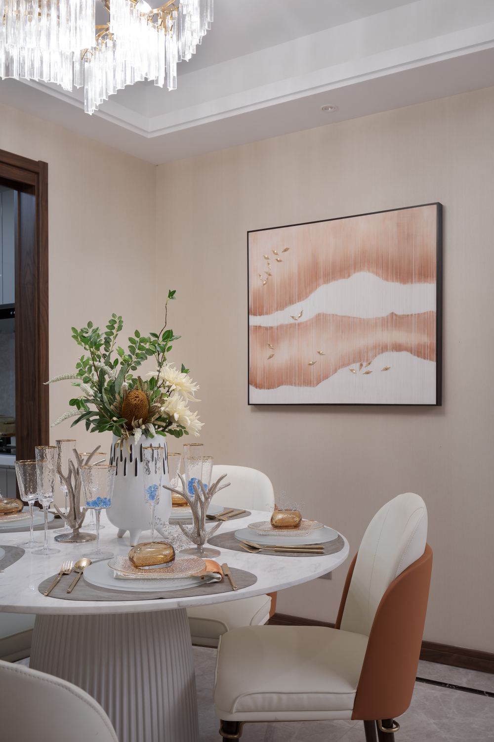 北歐輕奢風格室內(nèi)設(shè)計家裝案例-餐廳