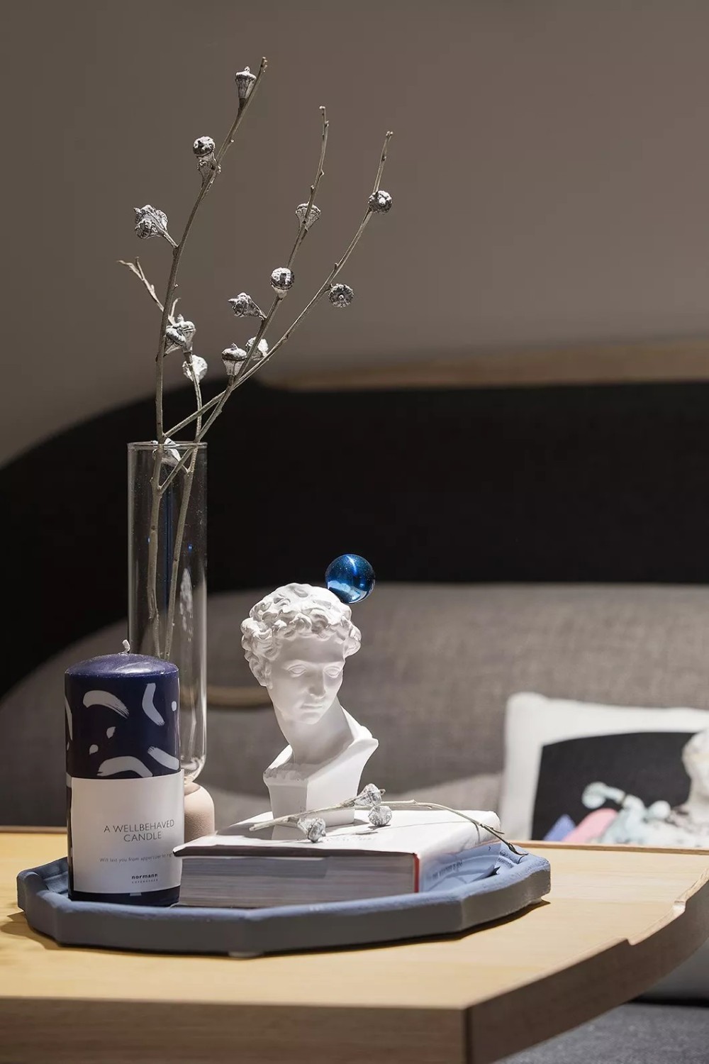 現(xiàn)代北歐風格室內(nèi)家裝案例效果圖-書桌裝飾 現(xiàn)代北歐風格室內(nèi)家裝案例效果圖-書桌裝飾