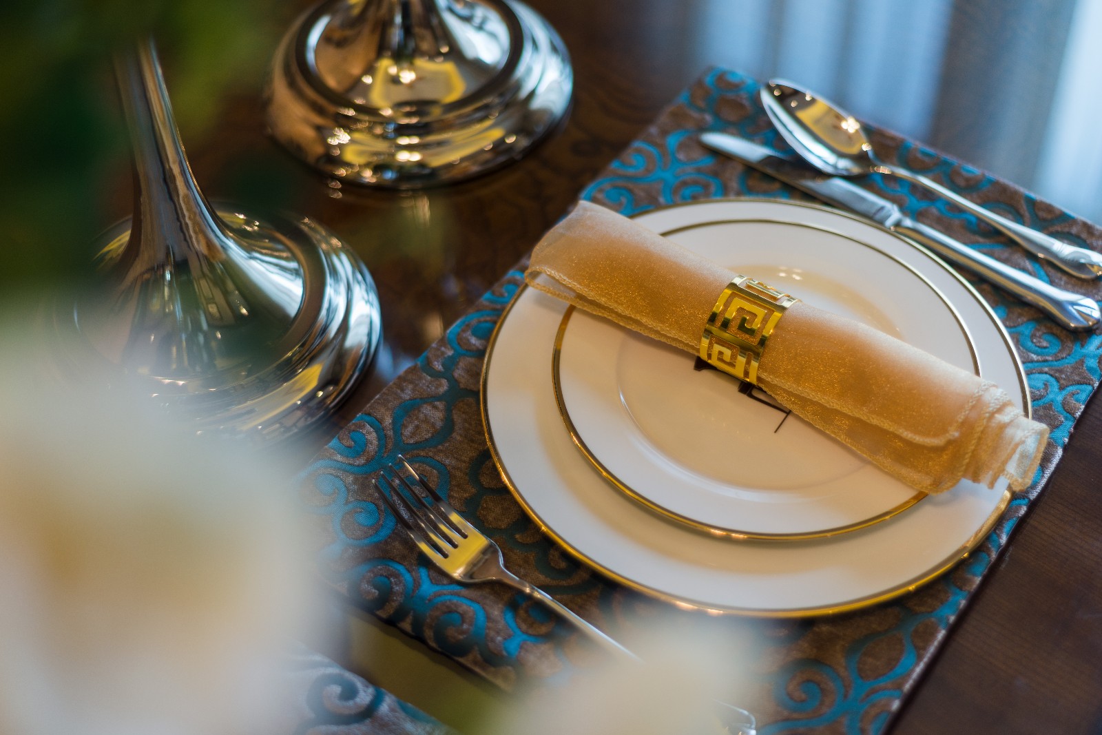 裝修公司奢華美式風(fēng)格室內(nèi)裝修效果圖-餐桌 裝修公司奢華美式風(fēng)格室內(nèi)裝修效果圖-餐桌