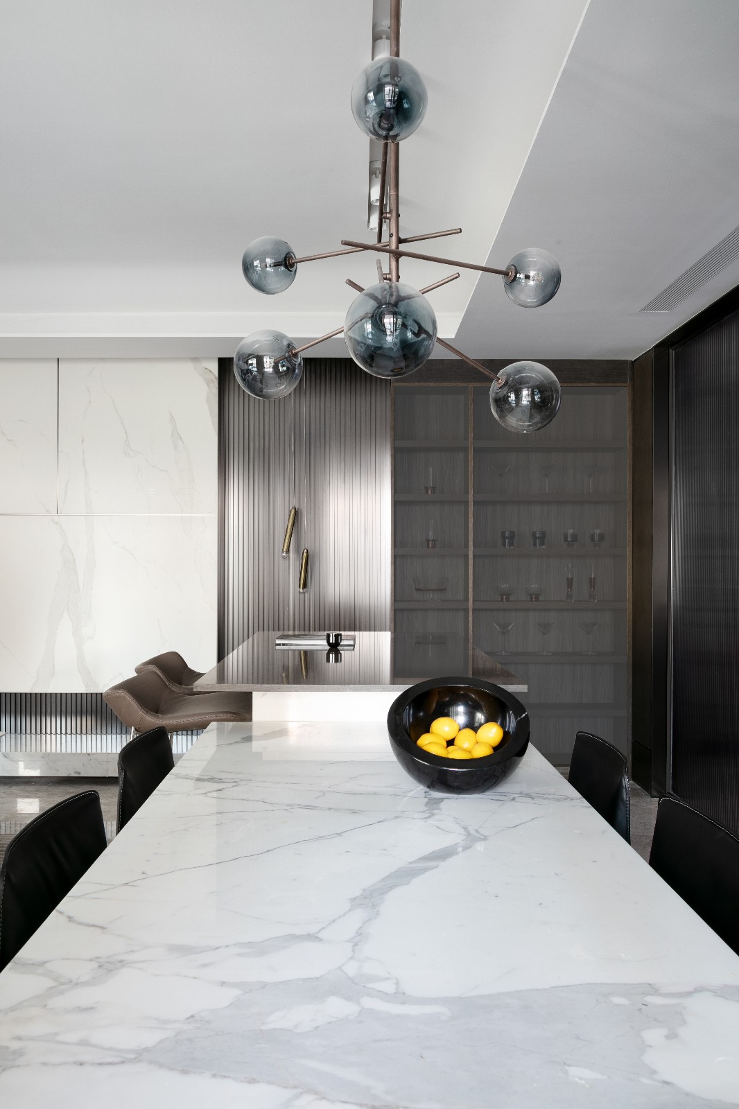 裝修公司輕奢風格室內(nèi)裝修效果圖-餐桌 裝修公司輕奢風格室內(nèi)裝修效果圖-餐桌